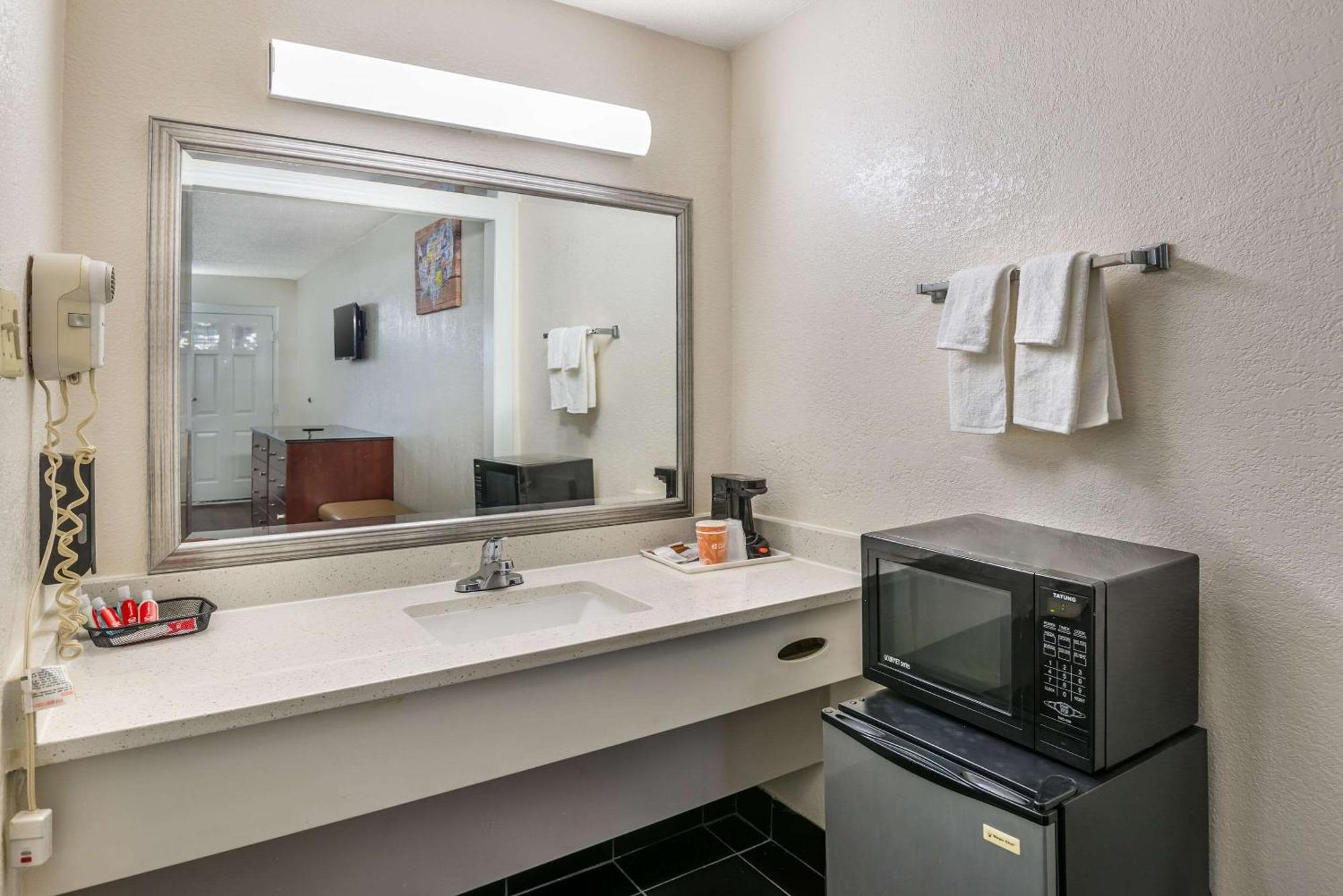 Econo Lodge Richmond-North Chesterfield Экстерьер фото