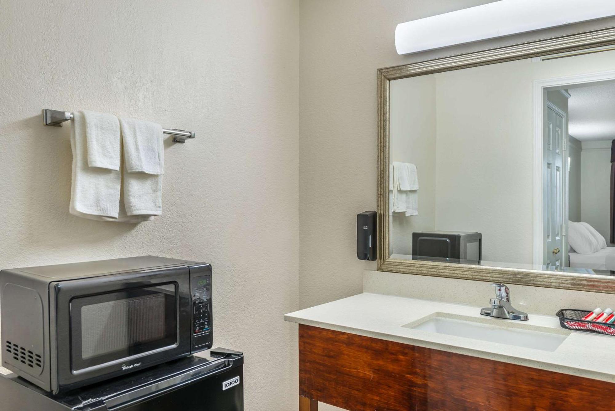 Econo Lodge Richmond-North Chesterfield Экстерьер фото